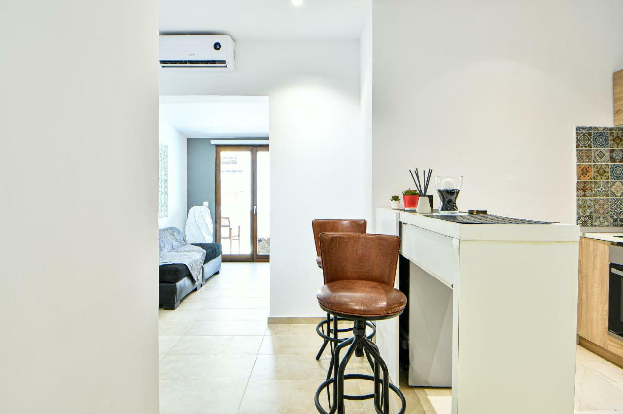 Flowers Of Athens, Boutique Aparthotel With 6-Apartments In Central Atina Dış mekan fotoğraf