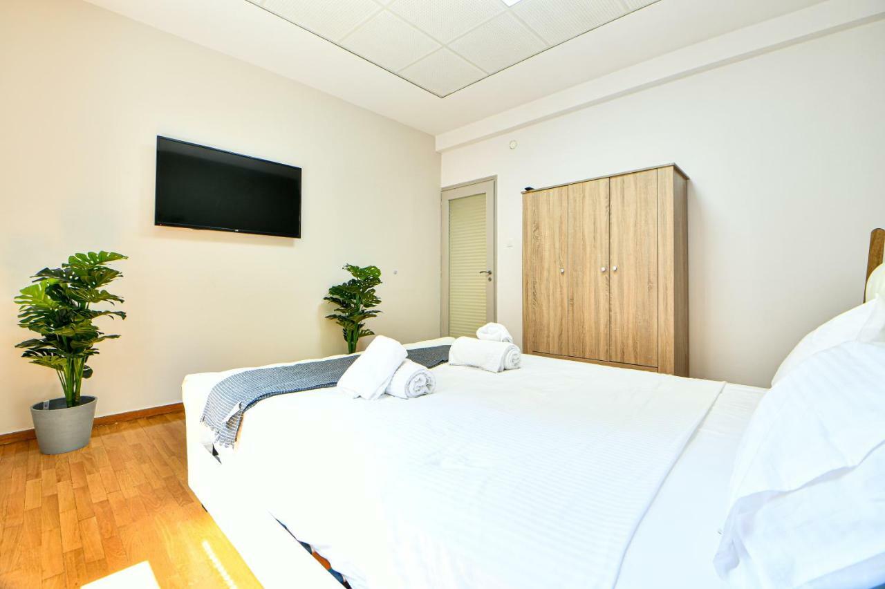 Flowers Of Athens, Boutique Aparthotel With 6-Apartments In Central Atina Dış mekan fotoğraf